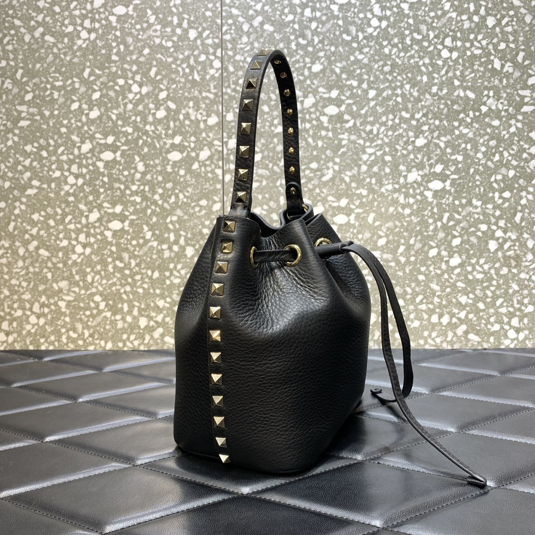 Valentino Garavani Rockstud Bucket Bag in Black Grainy Calfskin